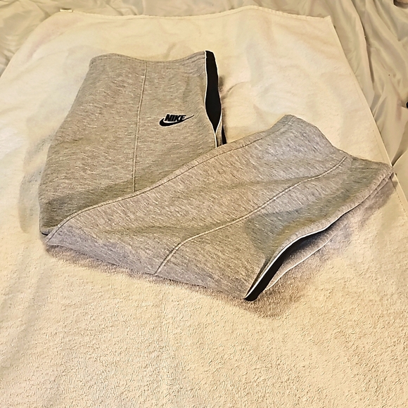Nike Other - VINTAGE Nike sweatpants Gray w Black Stripes Large
